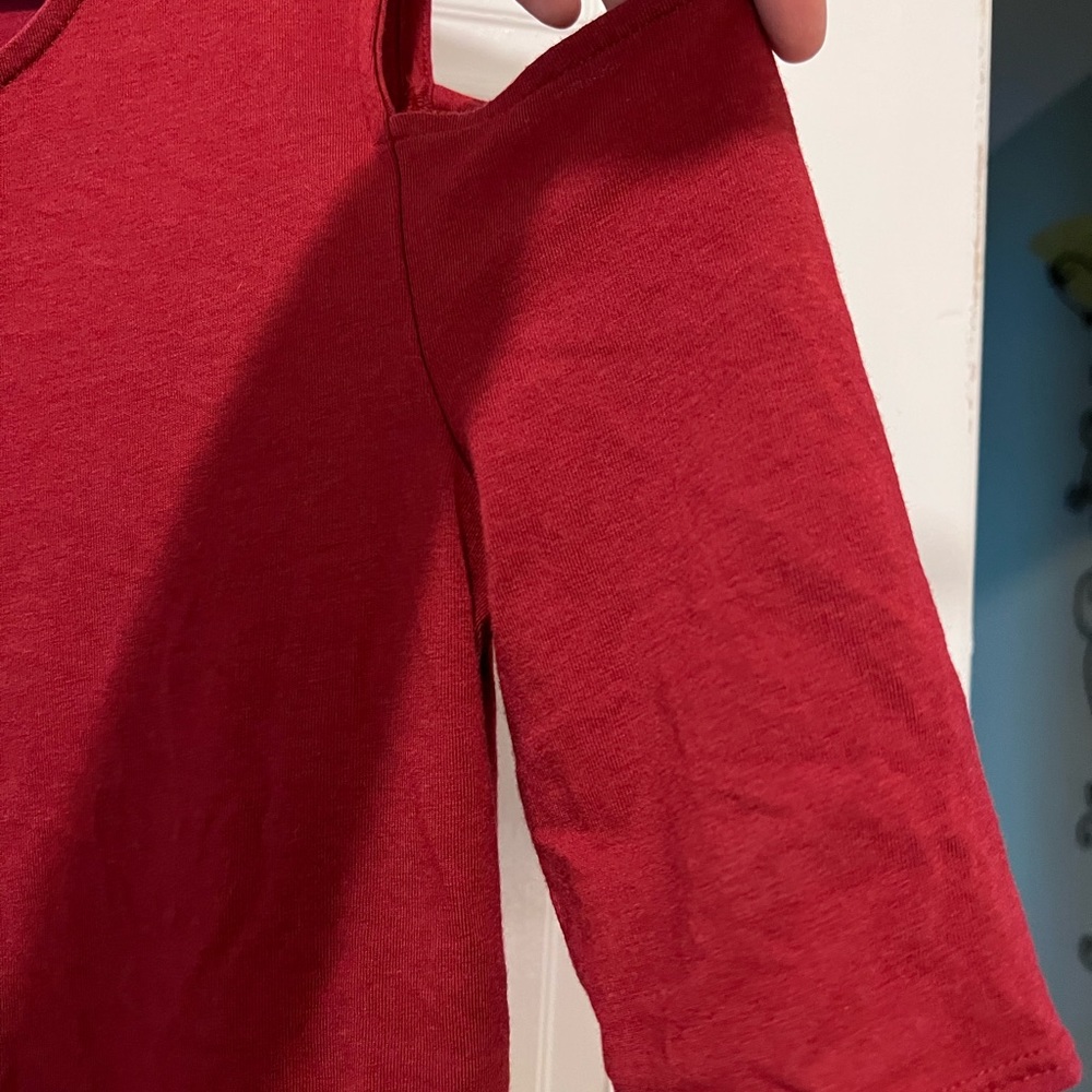 Express cold shoulder top - Picture 3 of 4